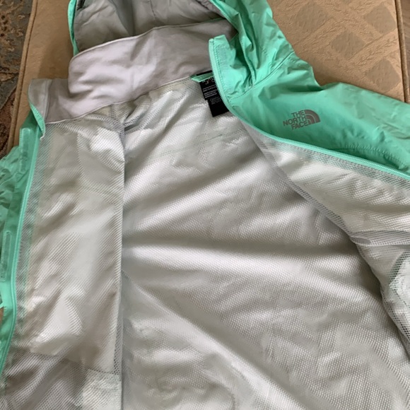 Northface windbreaker, mint green, girls 10-12. - Picture 5 of 14